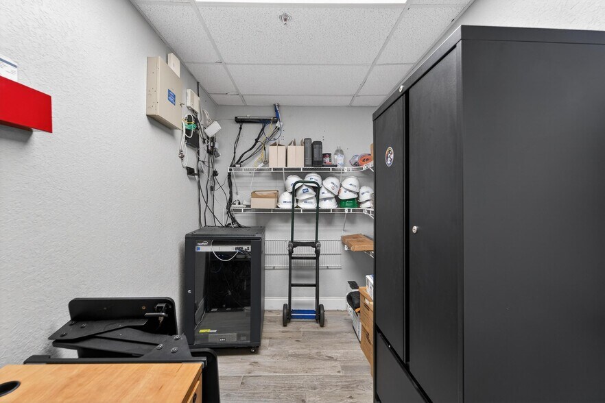 More Photos Of 3411 N 29th St, Tampa Office For Sale