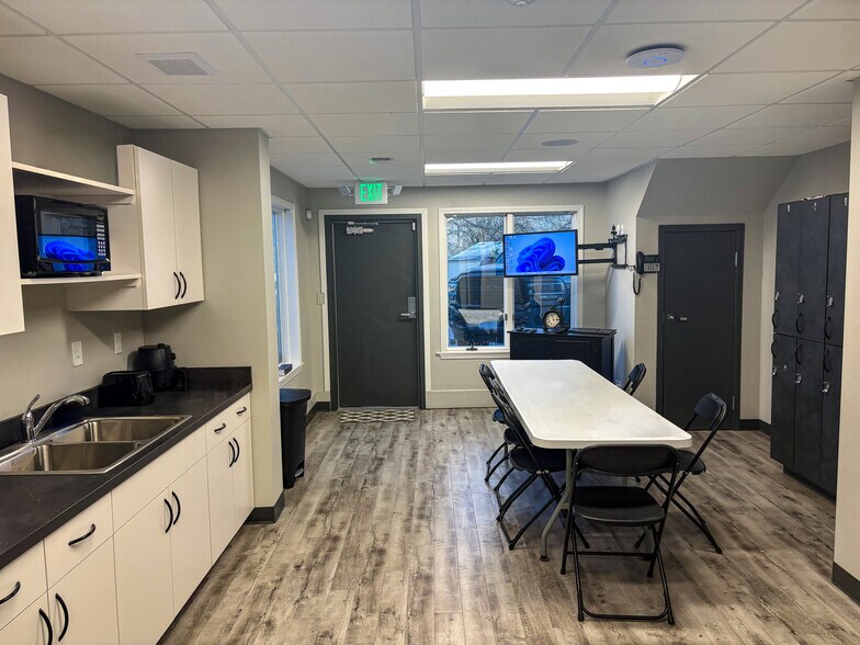 More Photos Of 10800 E 77th Ter, Raytown Medical For Sale