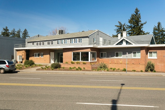 More Photos Of 6529-6533 NE Sandy Blvd, Portland Loft Creative Space For Sale