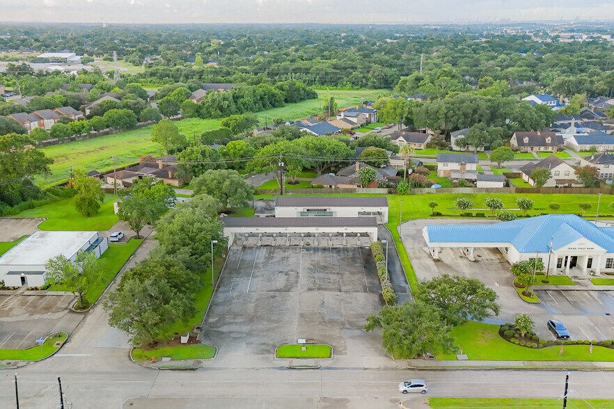 More Photos Of 723 Rollingbrook Dr, Baytown Office For Sale