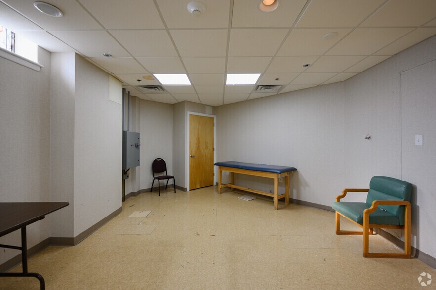More Photos Of 1999 Sproul Rd, Broomall Medical For Lease