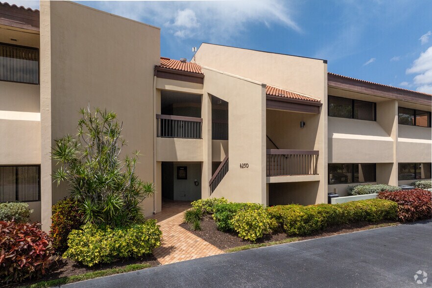 More Photos Of 8280-8300 College Pky, Fort Myers Medical For Lease