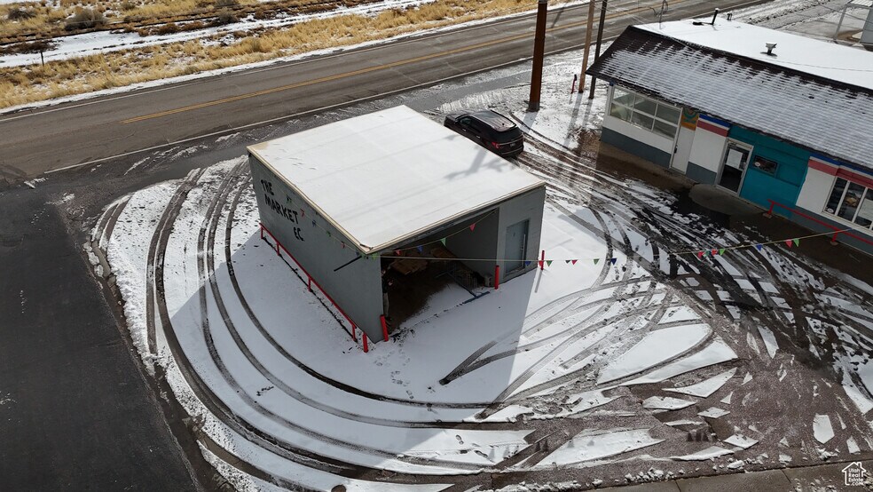 More Photos Of 100 W Geneva, East Carbon Convenience Store For Sale