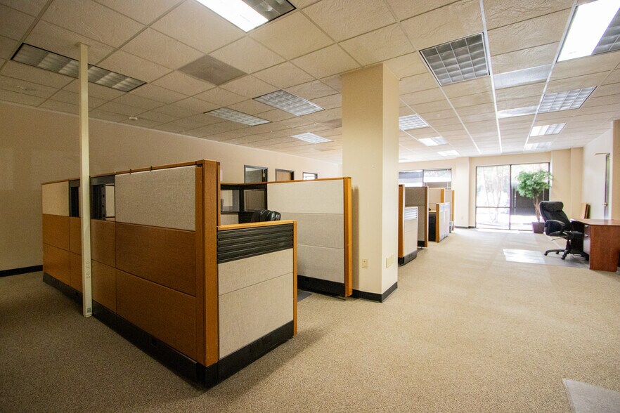 More Photos Of 3800 Fernandina Rd, Columbia Office For Sale