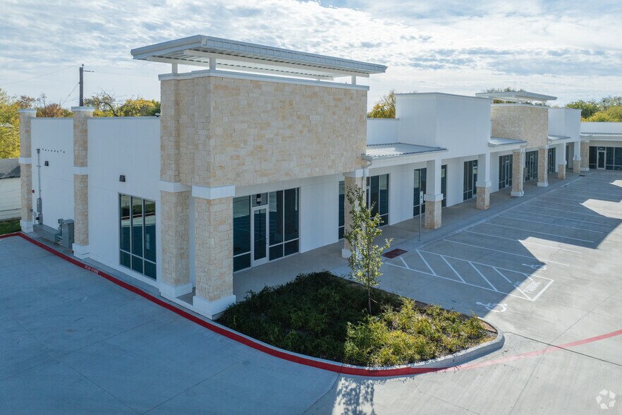 More Photos Of 325 N Saginaw Blvd, Saginaw Storefront Retail Office For Lease