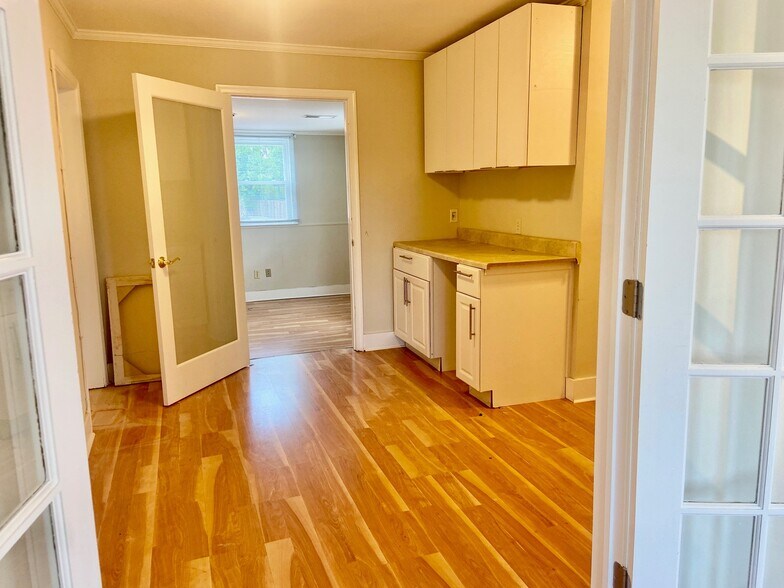 More Photos Of 145 Church St NW, Vienna General Retail For Lease