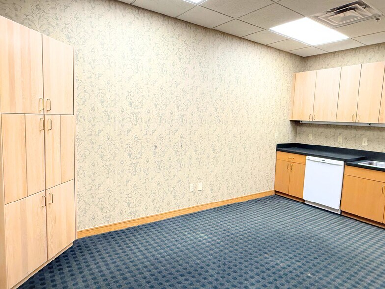 More Photos Of 3515 Coolidge Rd, East Lansing Medical For Lease