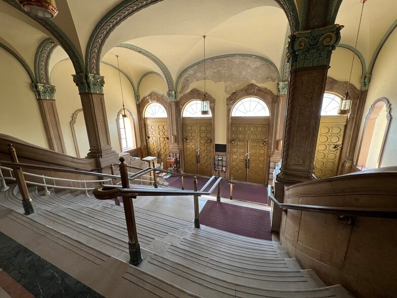 More Photos Of 5212 W Agatite Ave, Chicago Religious Facility For Sale