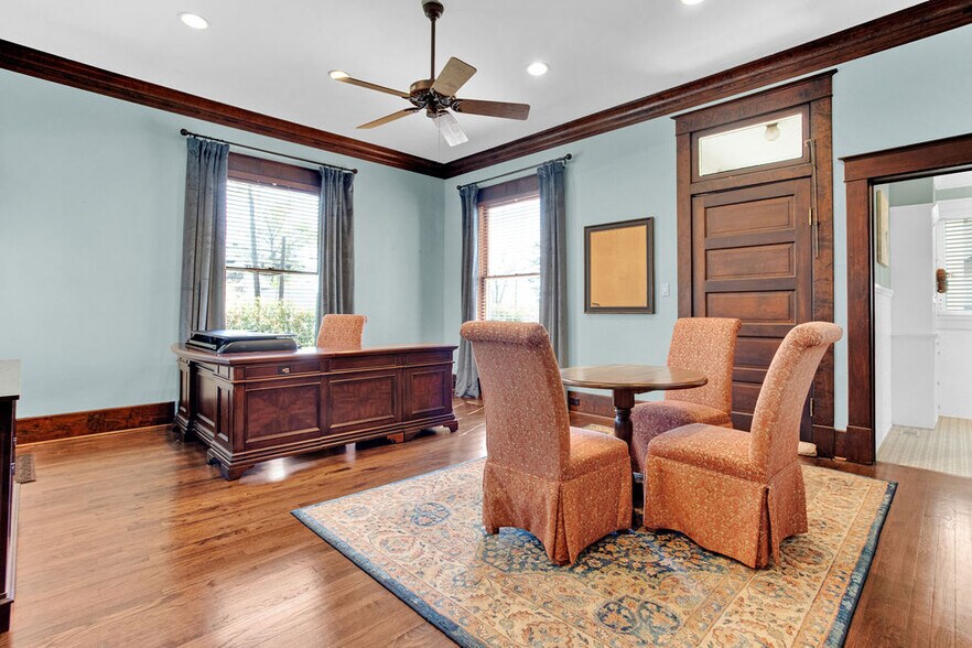 More Photos Of 313 E Charnwood St, Tyler Office For Lease