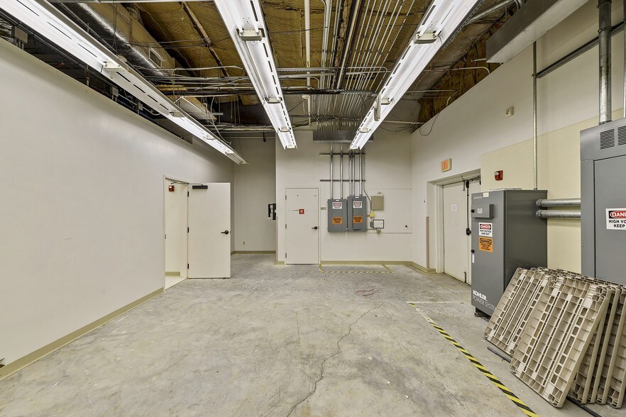 More Photos Of 4405 E Aloha Dr, Diamondhead Storefront Retail Office For Lease