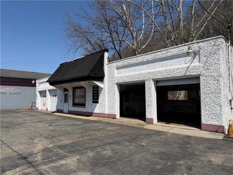 Primary Photo Of 200 Freeport St, New Kensington Auto Repair For Sale