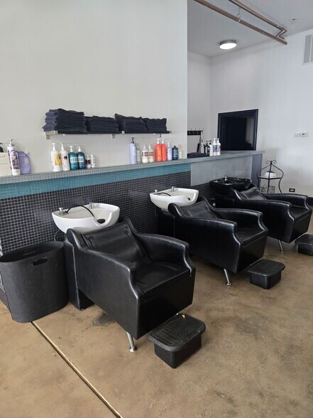 More Photos Of 3726-3728 N Lincoln Ave, Chicago General Retail For Sale