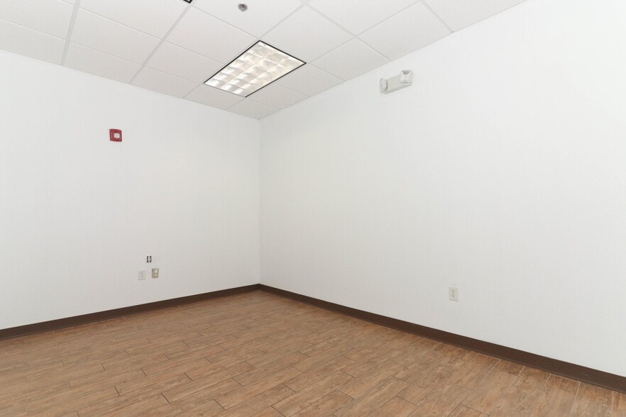 More Photos Of 6735 Conroy Windermere Rd, Orlando Medical For Lease