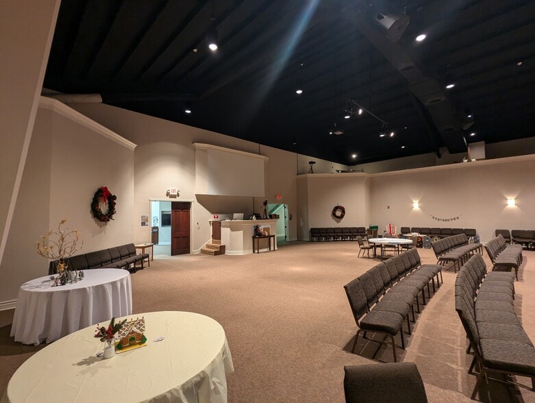 More Photos Of 5315 N Twin City Hwy, Nederland Warehouse For Sale