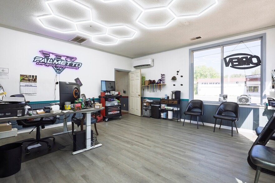 More Photos Of 508 Travis Ave, Saluda Auto Repair For Sale