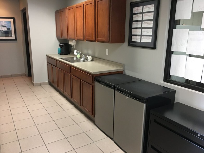 More Photos Of 3370 Busch Dr SW, Grandville Service For Sale