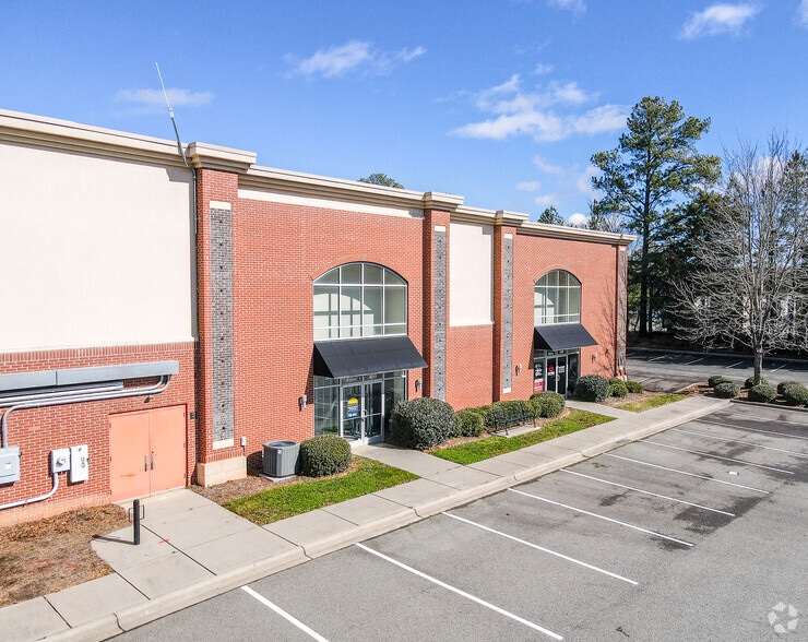 More Photos Of 10624 Metromont Pky, Charlotte Showroom For Sale