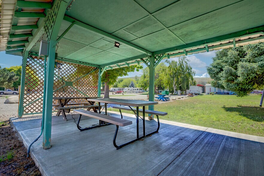 More Photos Of 208 Kendall St, Riverside Manufactured Housing Mobile Home Park For Sale