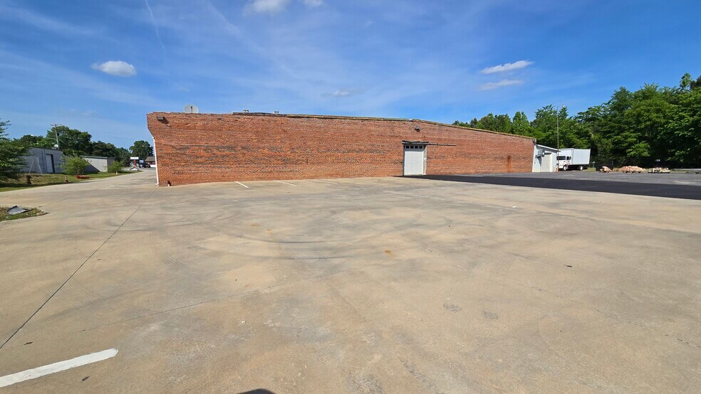 More Photos Of 711 E Rose St, Smithfield Warehouse For Sale