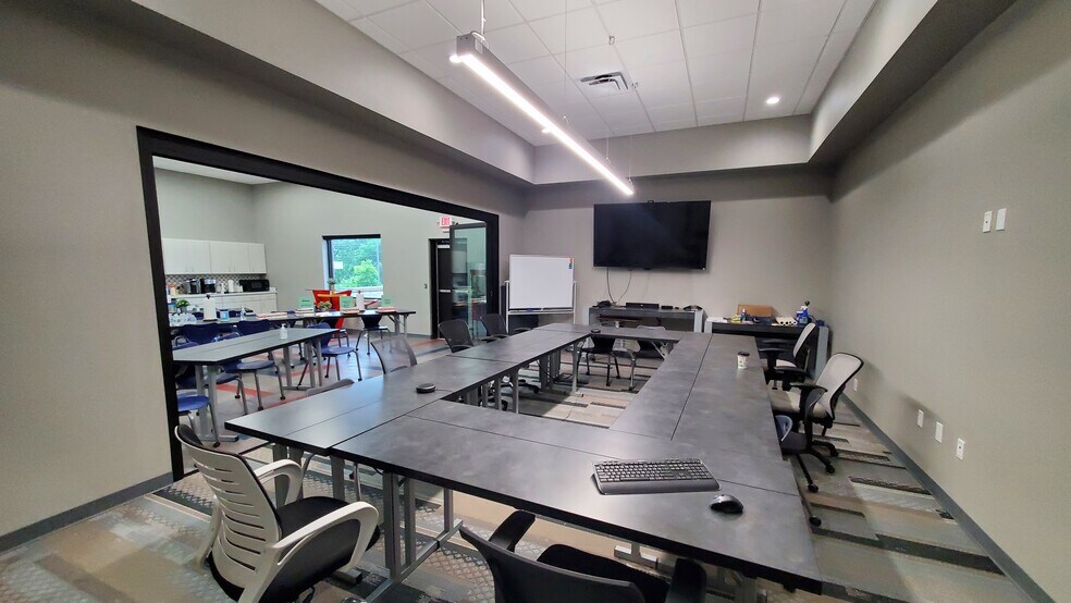 More Photos Of 303 W Calhoun Ave, Temple Office For Sale