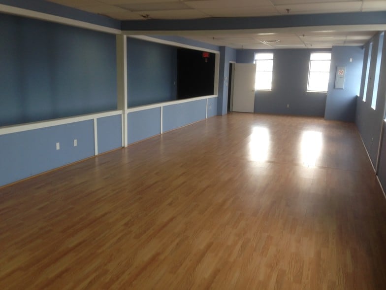 More Photos Of 86 Lackawanna Ave, Woodland Park Warehouse For Lease