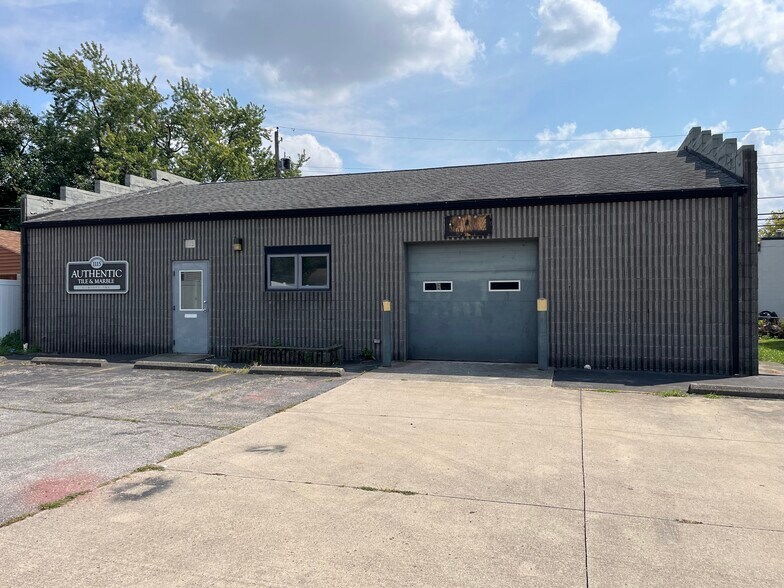 Primary Photo Of 1115 Lawrence Dr, Columbus Warehouse For Lease