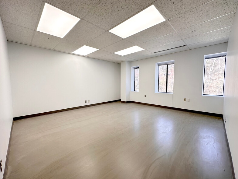 More Photos Of 26 Pearl St, Norwalk Office For Lease
