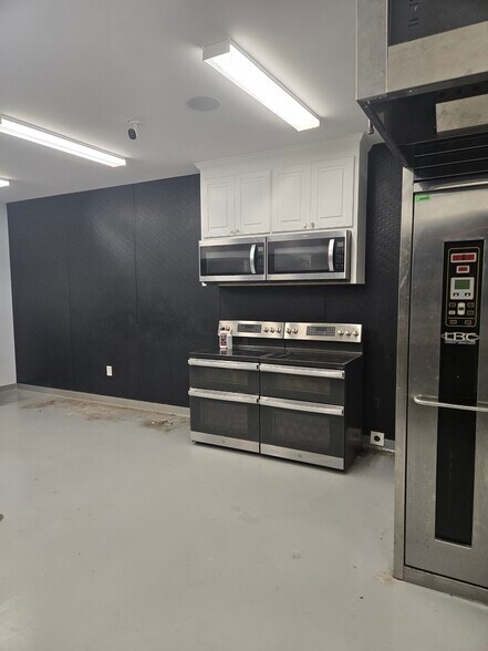 More Photos Of 108 S Pine St, Princeton Storefront Retail Office For Sale