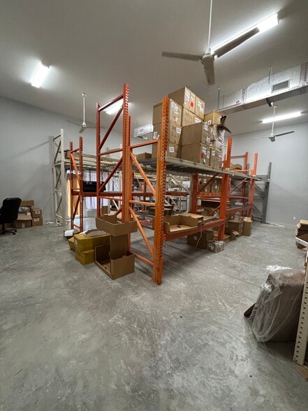 More Photos Of 10650 Metro Pky, Fort Myers Showroom For Lease