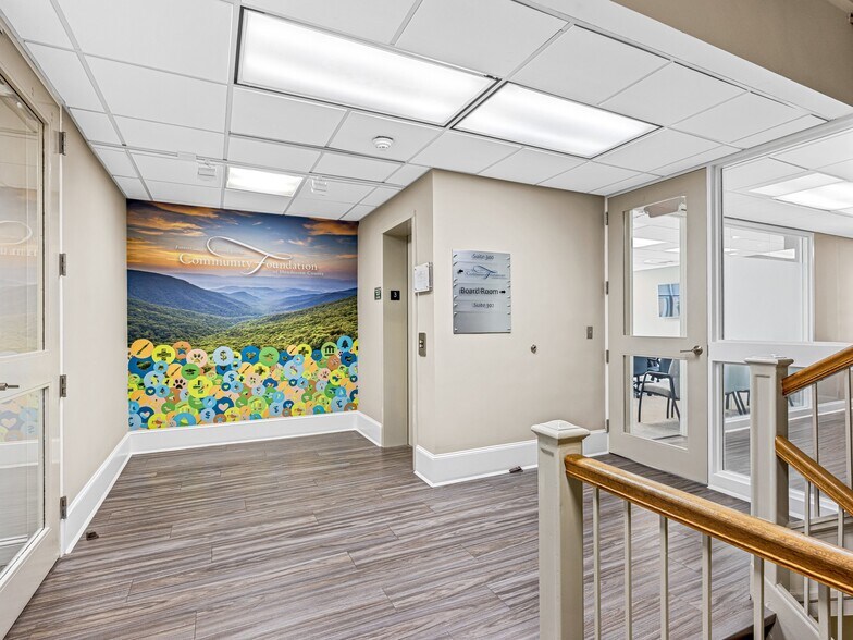 More Photos Of 401 N Main St, Hendersonville Storefront Retail Office For Sale