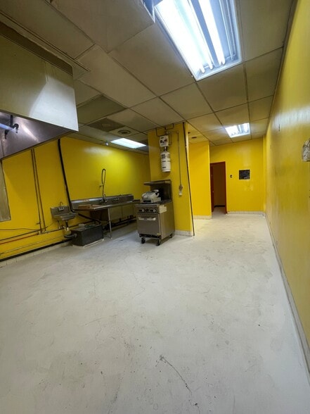 More Photos Of 1041 E Avenue J, Lancaster Unknown For Lease