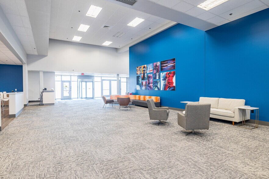 More Photos Of 35700 Van Dyke Ave, Sterling Heights Freestanding For Lease