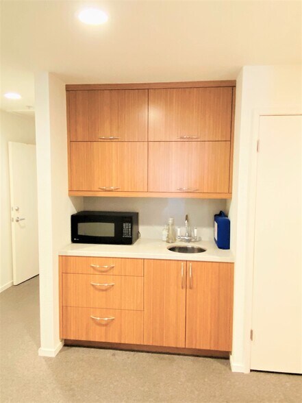 More Photos Of 12333 Saratoga Sunnyvale Rd, Saratoga Storefront Retail Office For Lease