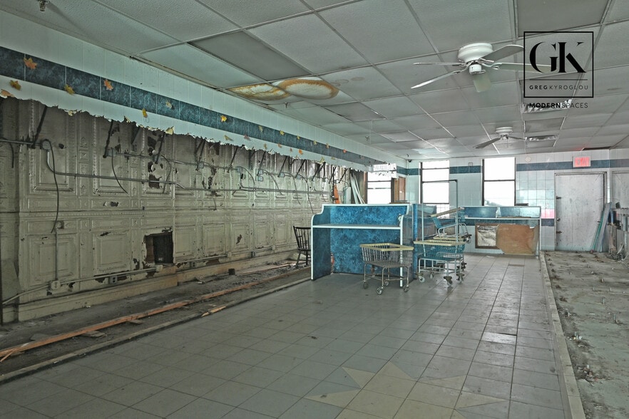More Photos Of 21-06 Newtown ave, Queens General Retail For Lease