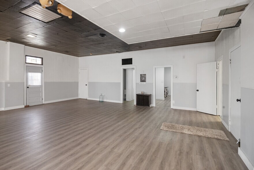 More Photos Of 10118 Eagle St, Dearborn Industrial For Sale