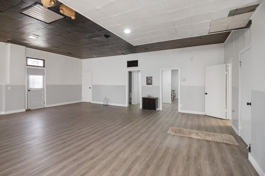 More Photos Of 10118 Eagle St, Dearborn Industrial For Sale