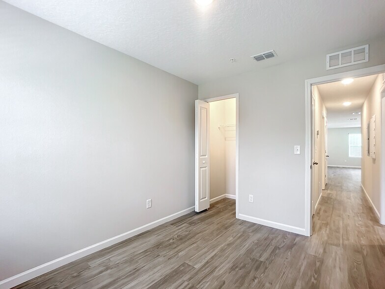 More Photos Of 6421 Breezy Oaks Way, Jacksonville Apartments For Sale