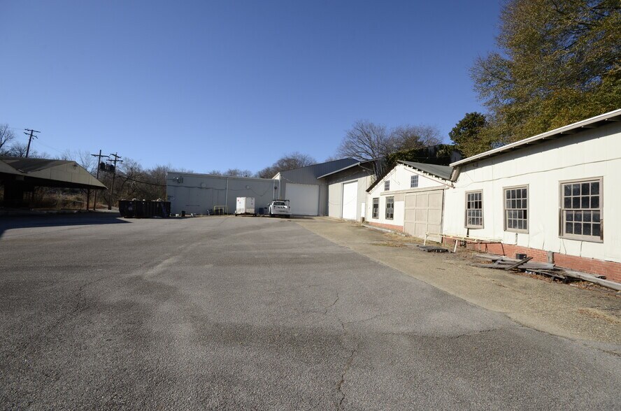 More Photos Of 222 N Market St, Petersburg Warehouse For Sale