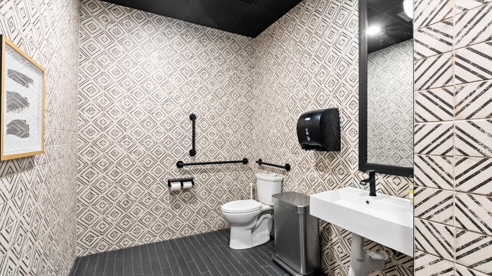 More Photos Of 5808 Bedford St, Pasco Office For Sale