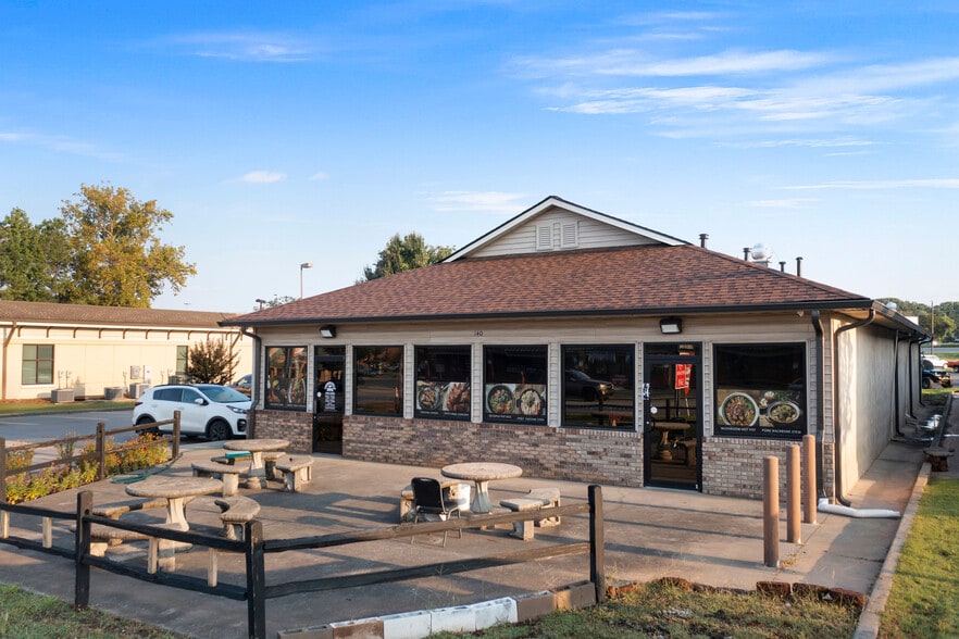 More Photos Of 140 E Felton Rd, Cartersville Restaurant For Sale