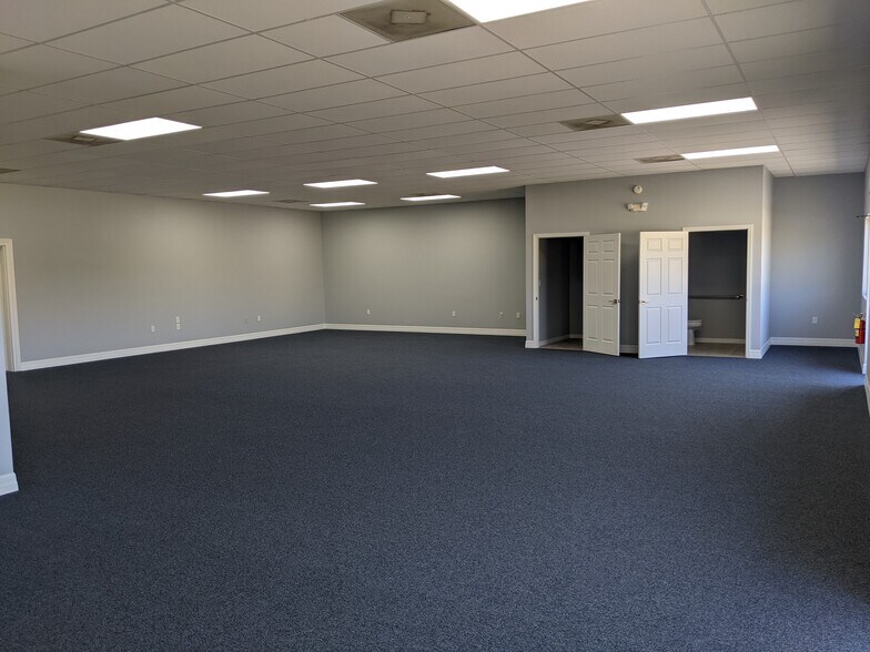 More Photos Of 23330 Harborview Rd, Port Charlotte Flex For Sale