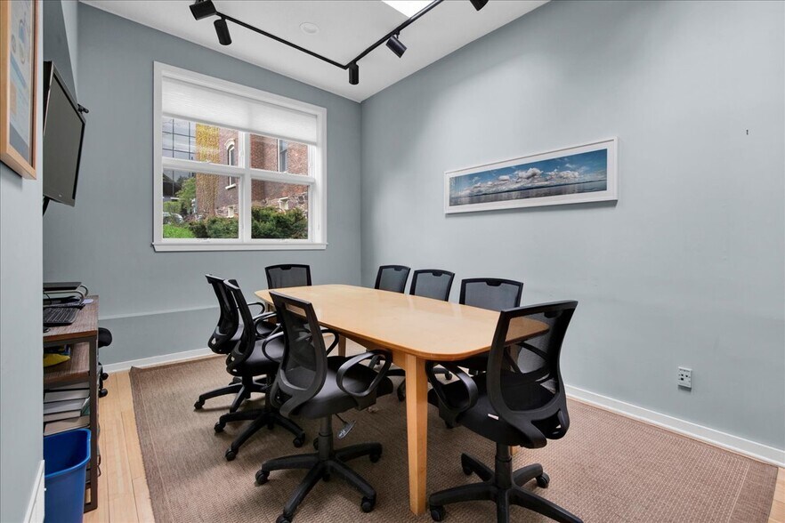 More Photos Of 87 College st, Burlington Office For Sale