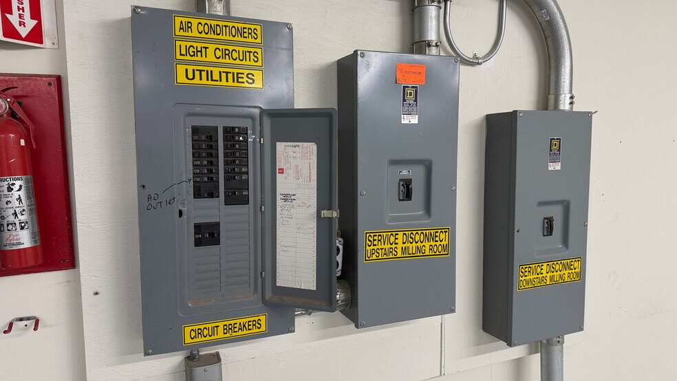 More Photos Of 376 Rt-130, Sandwich Flex For Lease