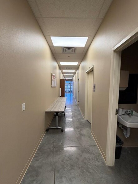 More Photos Of 1641 W 15th St, Fayetteville Storefront For Lease
