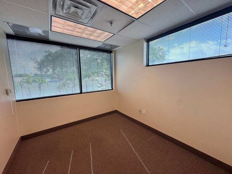 More Photos Of 2870 Stirling Rd, Hollywood Light Distribution For Sale