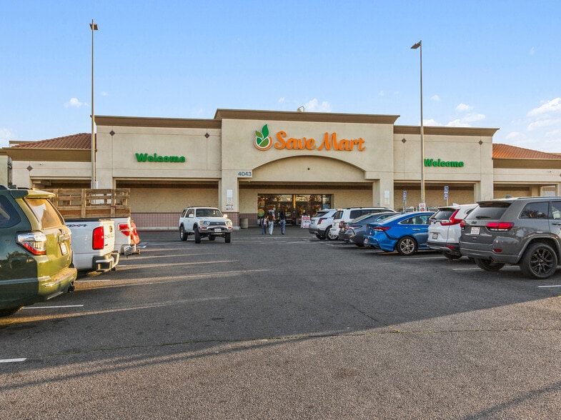 More Photos Of 4043 W Clinton Ave, Fresno Supermarket For Sale