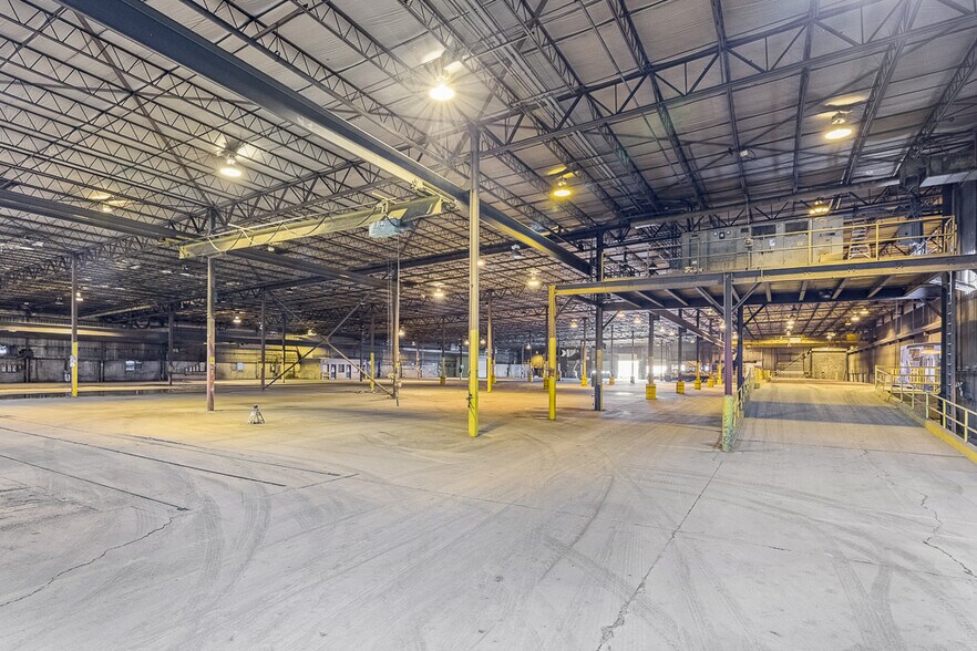 More Photos Of 1001 E Broadway St, Alliance Industrial For Sale