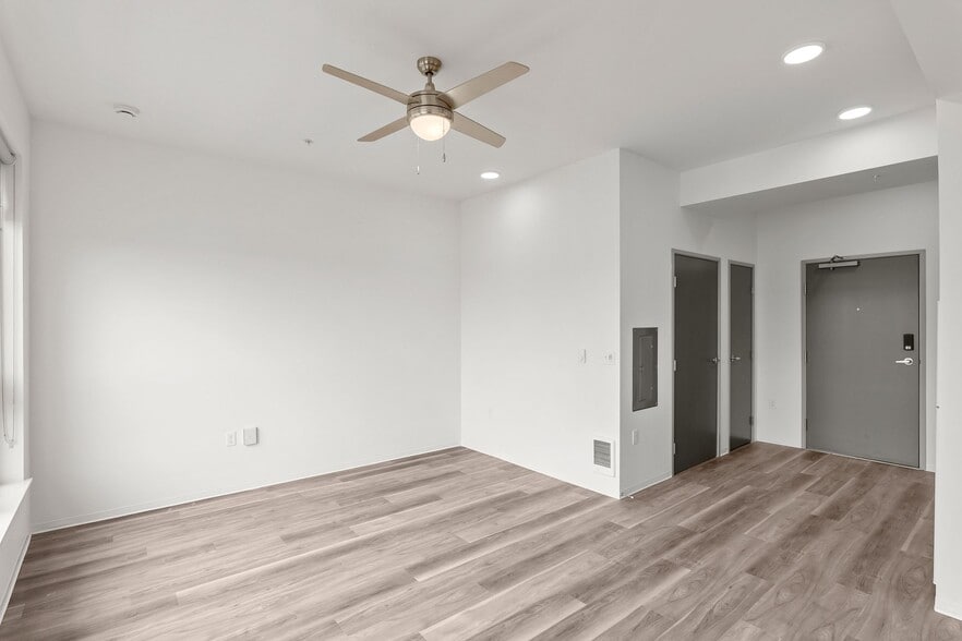 More Photos Of 5460 N Interstate Ave, Portland Apartments For Lease