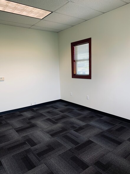 More Photos Of 717 NE 61st St, Vancouver Medical For Lease