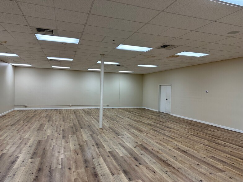 More Photos Of 1710 Ives Ave, Oxnard Warehouse For Lease